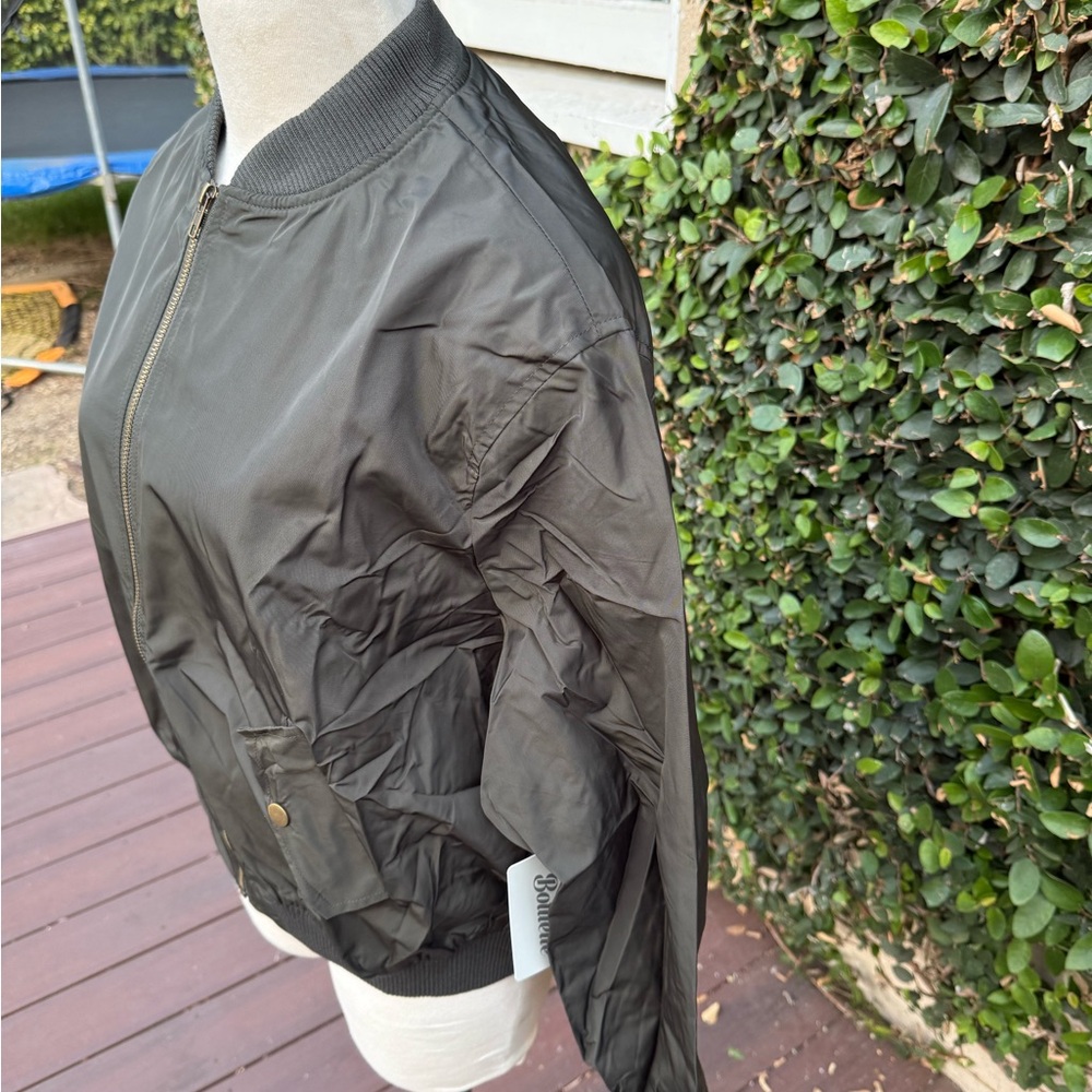 🔥🔥OFFER $15 DEAL ALERT🔥🔥Woman’s Olive Green Bomber Jacket XL - Picture 9 of 16